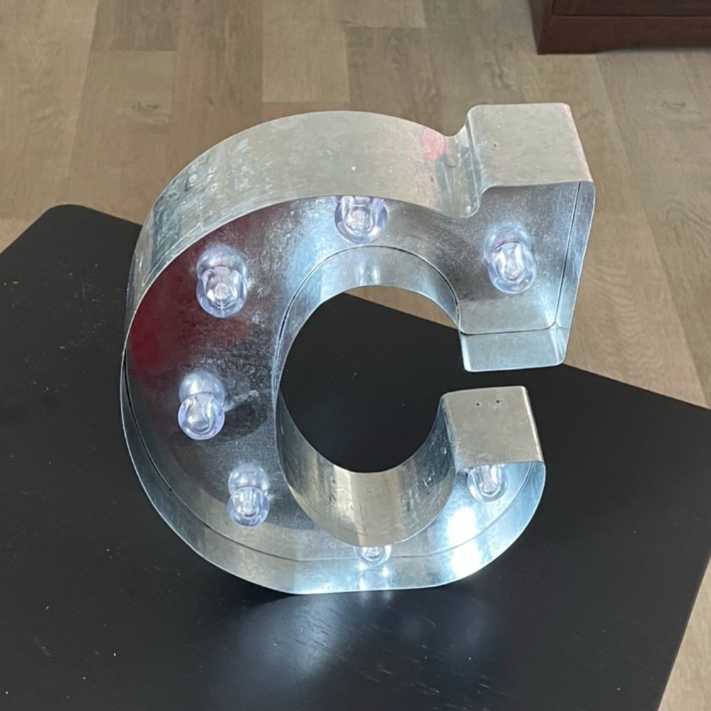 EUC Silver Marquee Light Letter “C” LED Metal Sign (8 Inch, Battery Operated - Picture 4 of 14